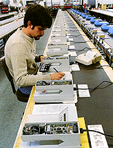 Conforme o padr&atilde;o da American Nacional Internacional Standards (ANSI) PH2.19 e o International Standards Organization (ISO) 5/2 para densit&ocirc;metros de transmiss&atilde;o.