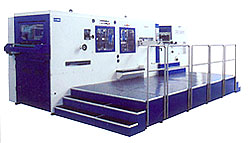 M&aacute;quina de Corte e Vinco Autom&aacute;tica com Destaque e Limpador de Aparas - Elite 1050YC