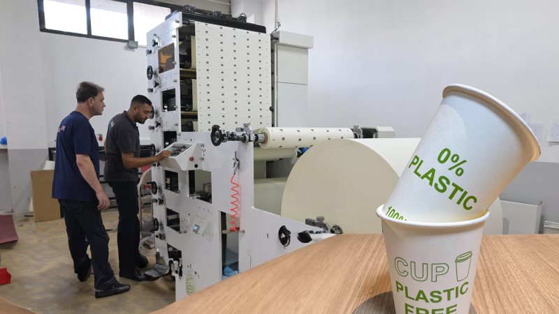 Como são feitos os copos de papel biodegradáveis? Como são feitos os copos de papel biodegradáveis?