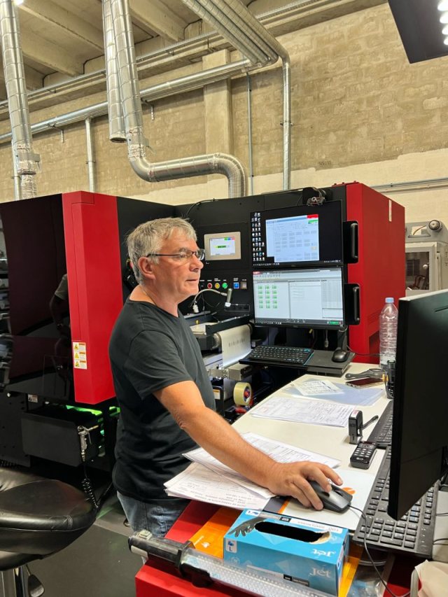 Rótulos e Etiquetas com Qualidade 3D? Xeikon Entrega!