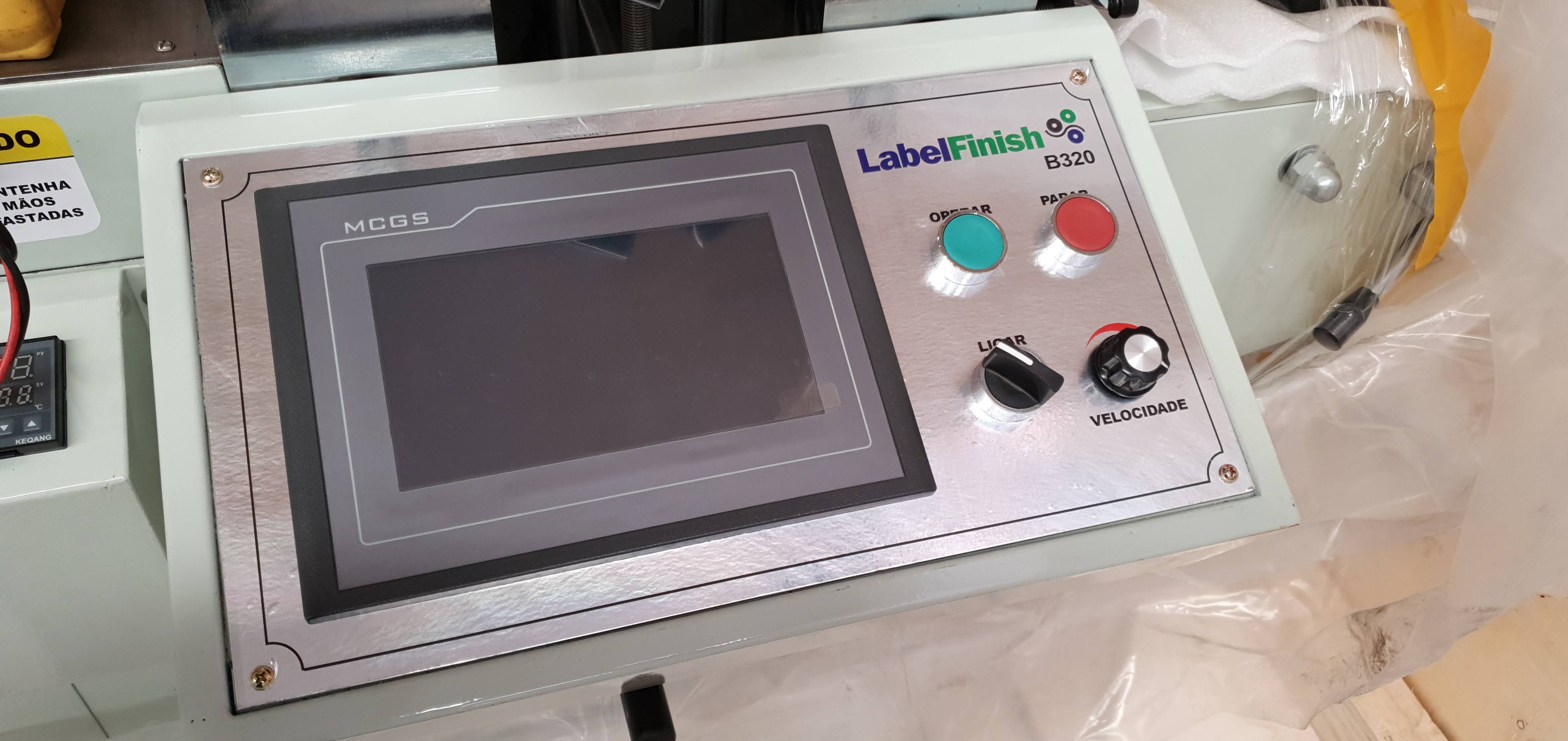 LabelFinish B320 - Máquinas de Corte com Facas Planas (Batida), Laminação, Perfuração (Tags) e Hot Stamping