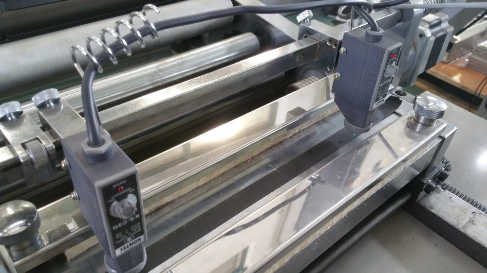 LabelFinish B320 - Máquinas de Corte com Facas Planas (Batida), Laminação, Perfuração (Tags) e Hot Stamping