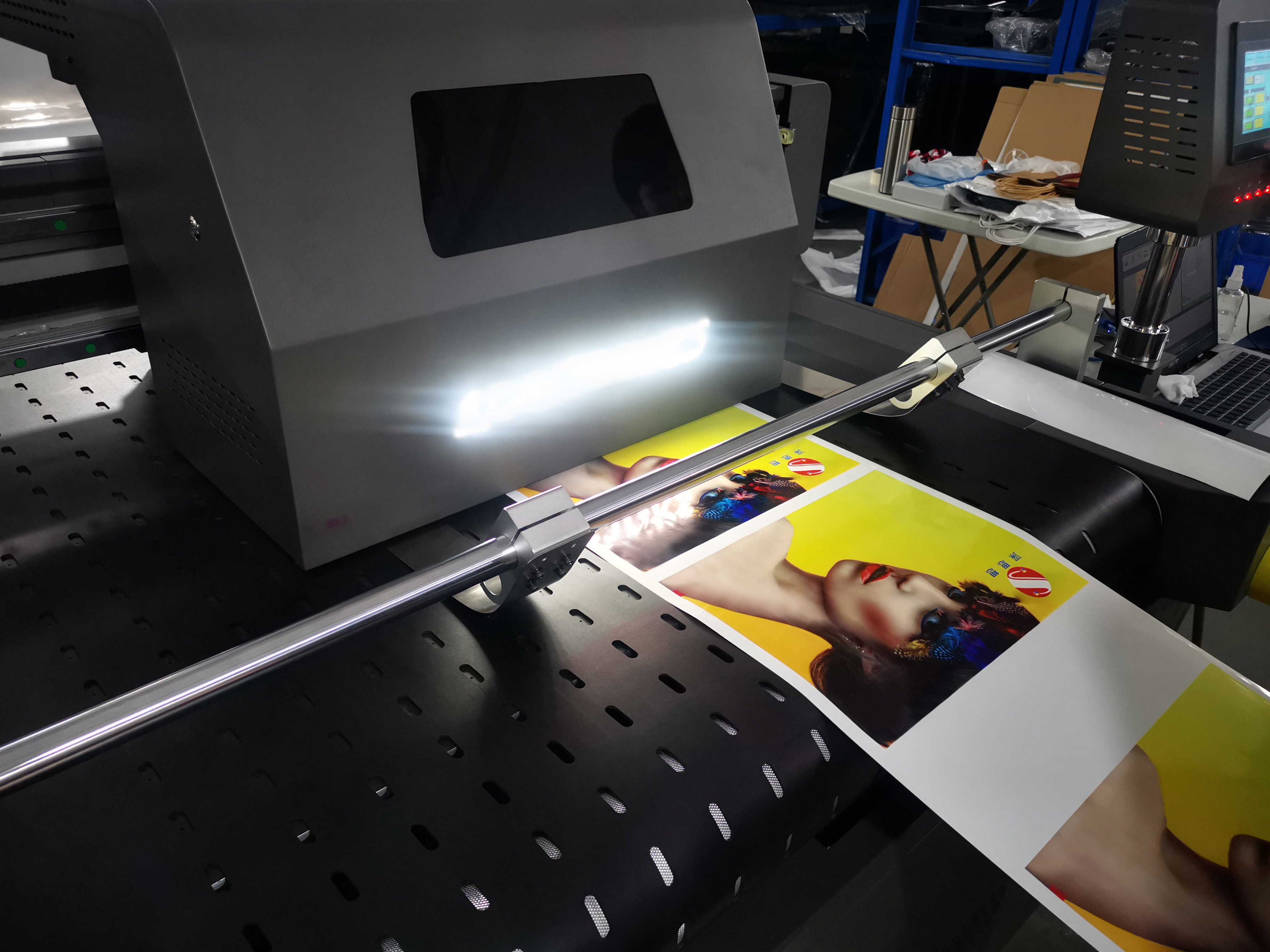 JetCarton - Impressora Digital p/ Papelão e Sacolas até 30 m/min